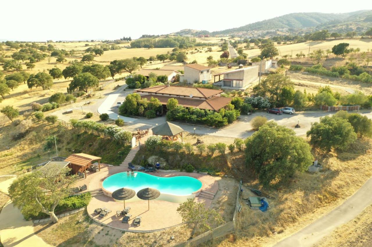 הוילה Tula Agriturismo Pedru Caddu מראה חיצוני תמונה